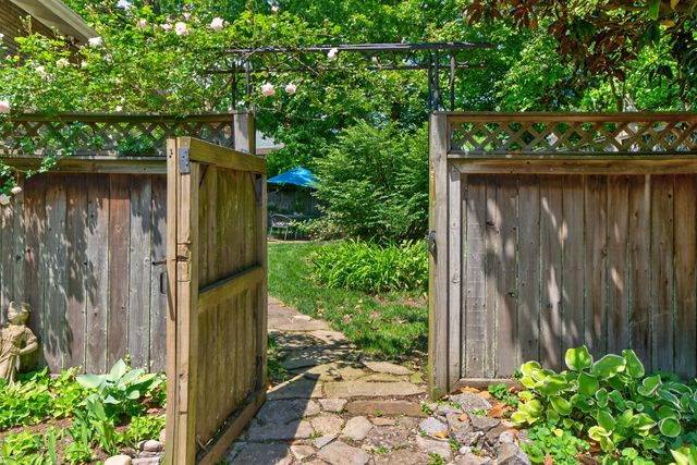 109 Irvine Road, Lexington, KY 40502