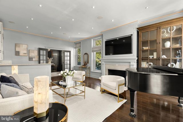 2200 DECATUR PL NW, Washington, DC 20008