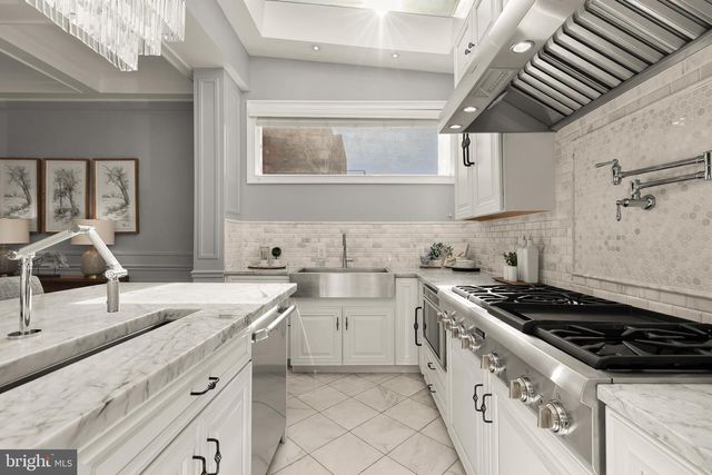 2200 DECATUR PL NW, Washington, DC 20008