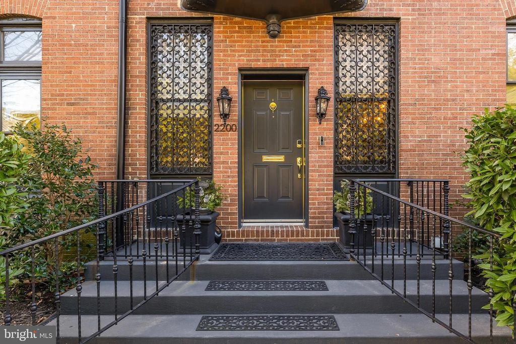 2200 DECATUR PL NW, Washington, DC 20008