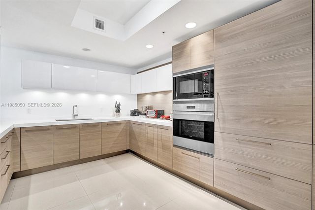 17301 Biscayne Blvd 1207, North Miami Beach, FL 33160