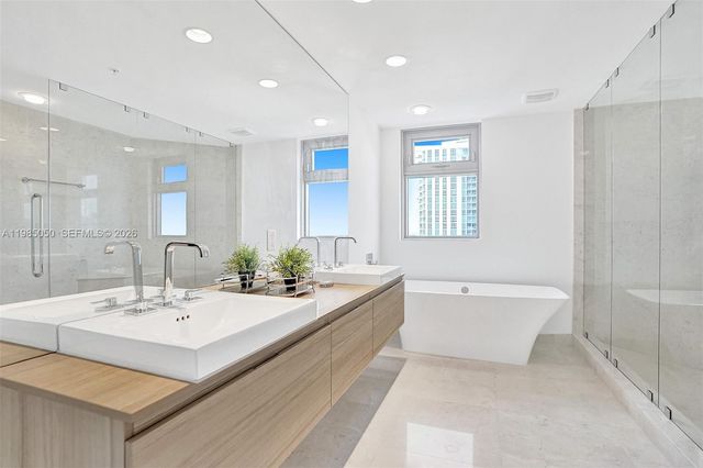 17301 Biscayne Blvd 1207, North Miami Beach, FL 33160