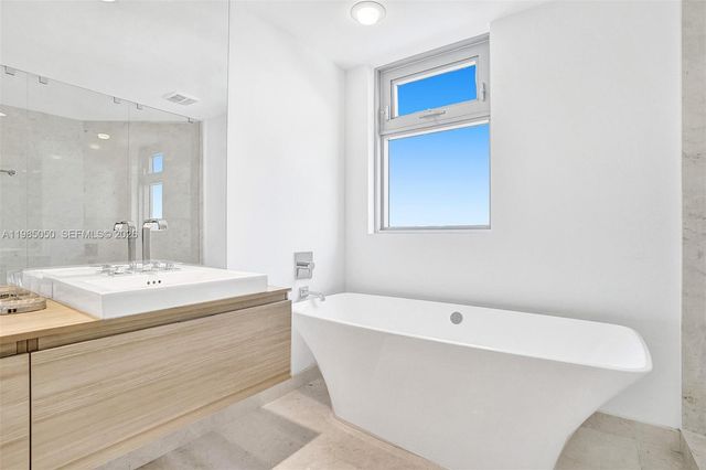 17301 Biscayne Blvd 1207, North Miami Beach, FL 33160