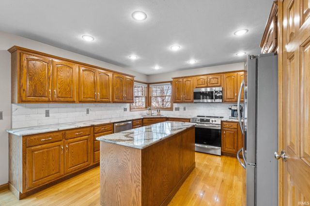 21750 New Road, Lakeville, IN 46536