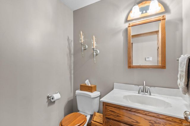 21750 New Road, Lakeville, IN 46536