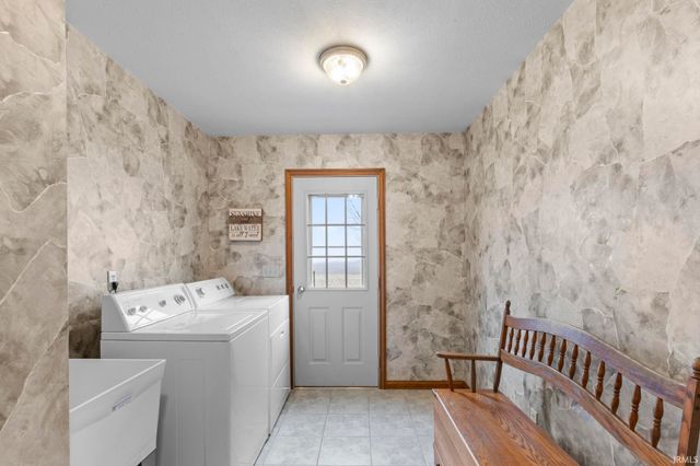 21750 New Road, Lakeville, IN 46536