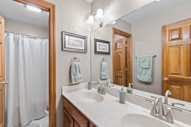 21750 New Road, Lakeville, IN 46536