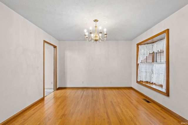 21750 New Road, Lakeville, IN 46536