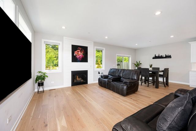 9418 Saratoga Court, Hickory Hills, IL 60457
