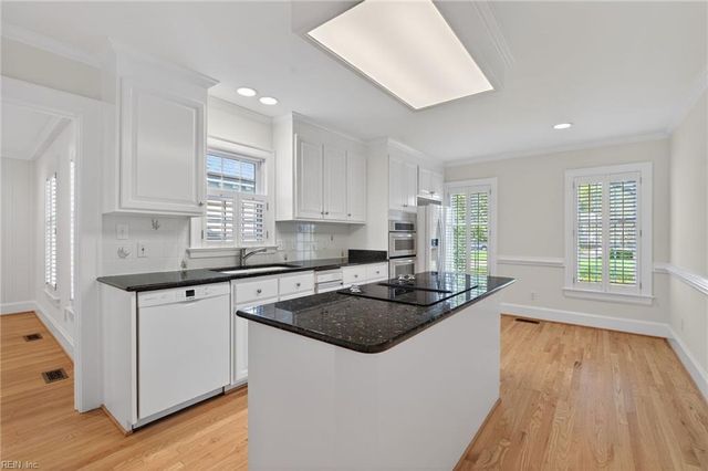 101 Holly CRES, Virginia Beach, VA 23451