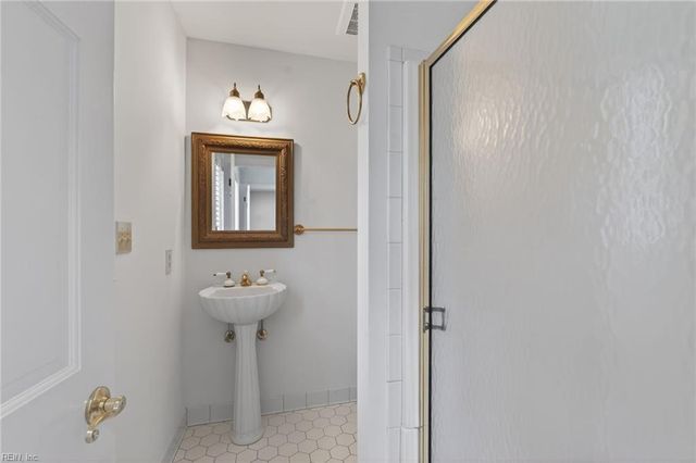 101 Holly CRES, Virginia Beach, VA 23451