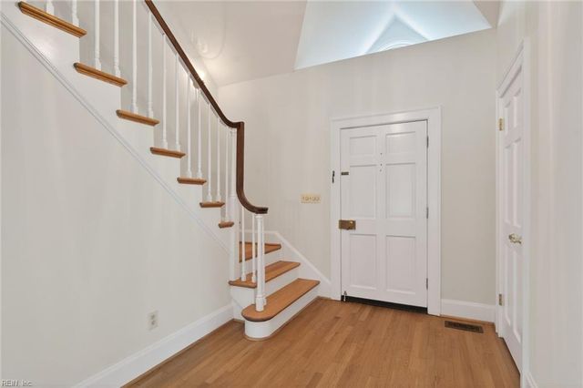 101 Holly CRES, Virginia Beach, VA 23451