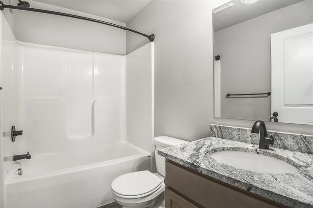 17539 Beechwood Lane, Spring Lake, MI 49456
