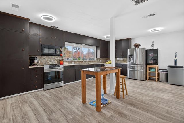 1020 Stanford Ave, Modesto, CA 95350