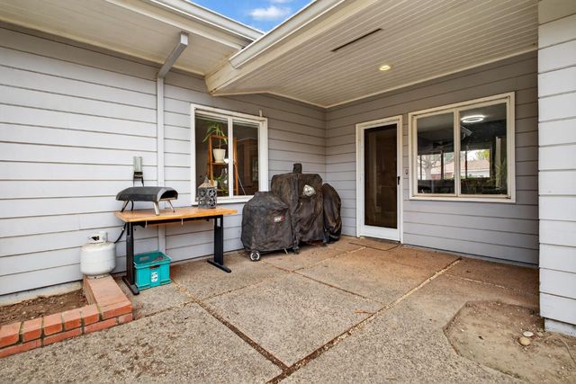 1020 Stanford Ave, Modesto, CA 95350