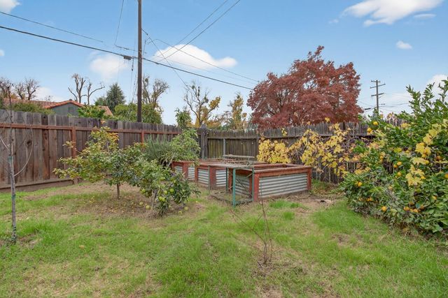 1020 Stanford Ave, Modesto, CA 95350