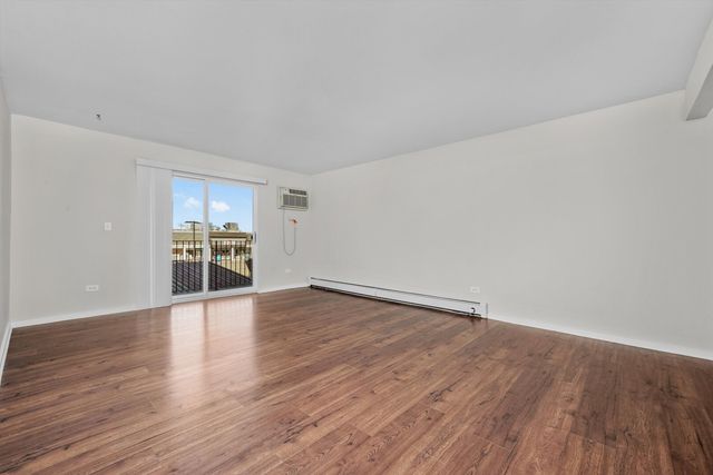 3617 Central Avenue E 201, Glenview, IL 60025