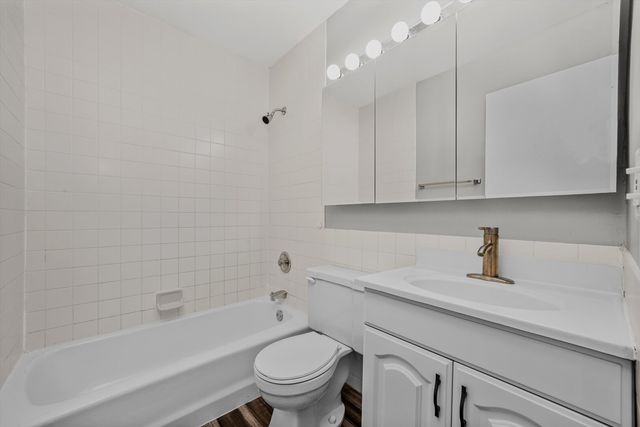 3617 Central Avenue E 201, Glenview, IL 60025