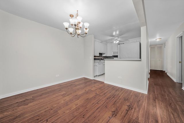 3617 Central Avenue E 201, Glenview, IL 60025