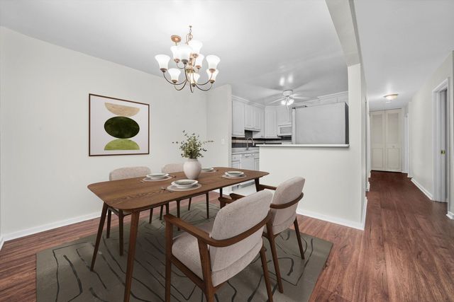 3617 Central Avenue E 201, Glenview, IL 60025