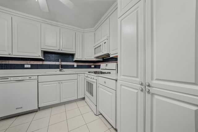 3617 Central Avenue E 201, Glenview, IL 60025