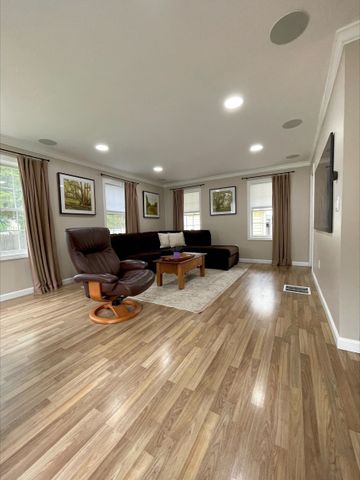 22 3rd, Ayer, MA 01432