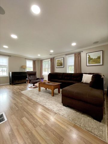 22 3rd, Ayer, MA 01432