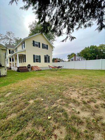 22 3rd, Ayer, MA 01432