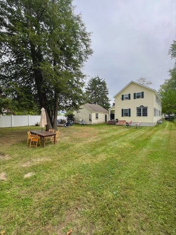 22 3rd, Ayer, MA 01432