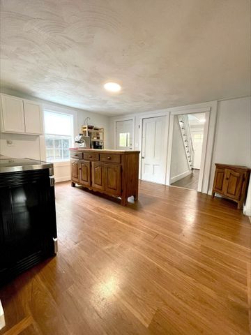 22 3rd, Ayer, MA 01432