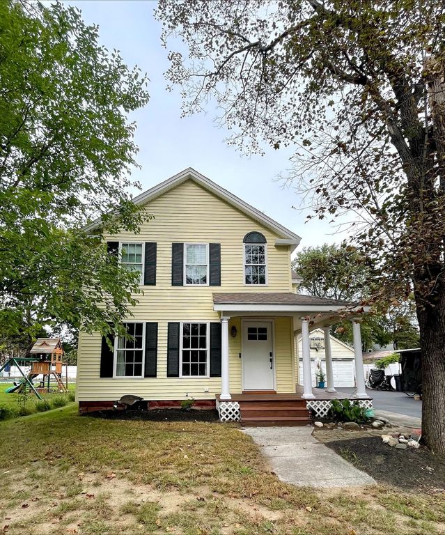 22 3rd, Ayer, MA 01432
