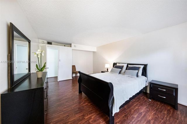 2000 Towerside ter 412, Miami, FL 33138