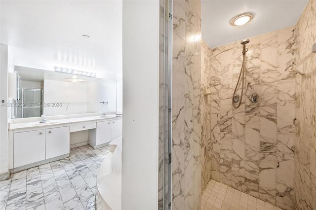 2000 Towerside ter 412, Miami, FL 33138