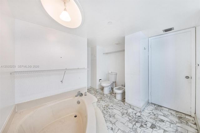 2000 Towerside ter 412, Miami, FL 33138