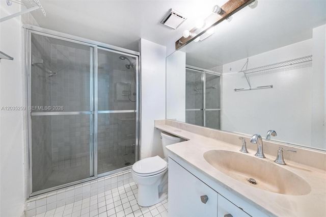 2000 Towerside ter 412, Miami, FL 33138