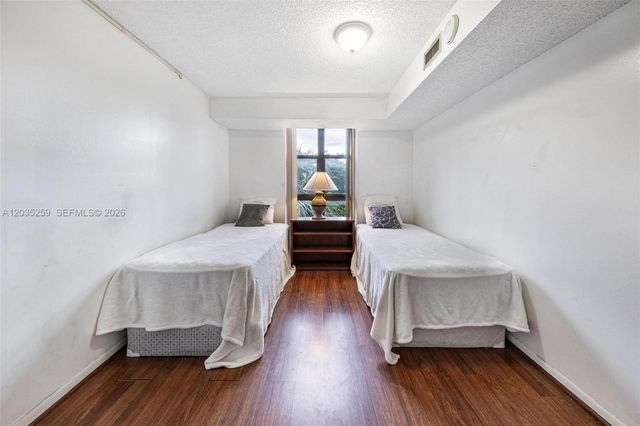 2000 Towerside ter 412, Miami, FL 33138
