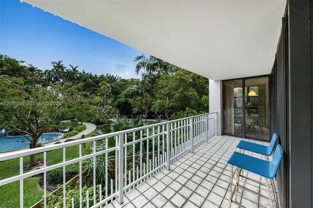 2000 Towerside ter 412, Miami, FL 33138