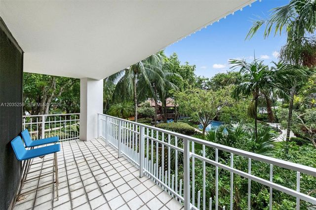 2000 Towerside ter 412, Miami, FL 33138