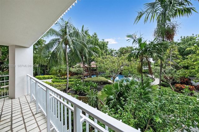 2000 Towerside ter 412, Miami, FL 33138