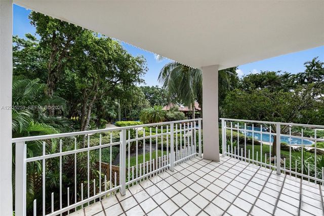 2000 Towerside ter 412, Miami, FL 33138