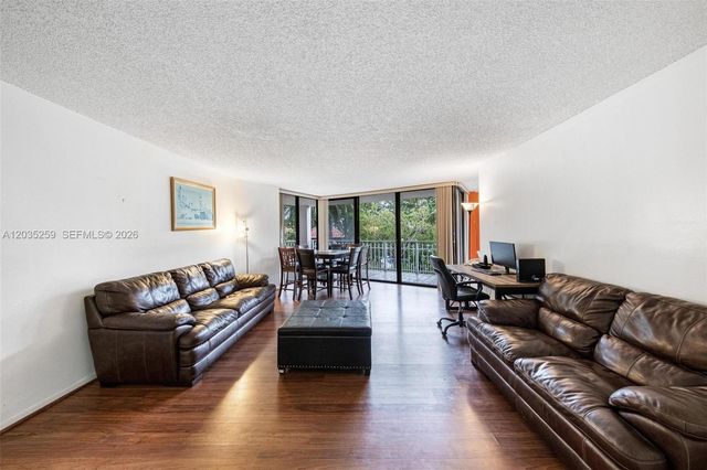 2000 Towerside ter 412, Miami, FL 33138