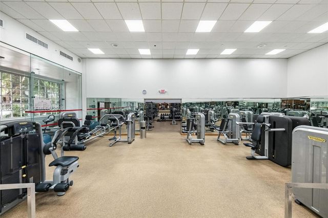 2000 Towerside ter 412, Miami, FL 33138