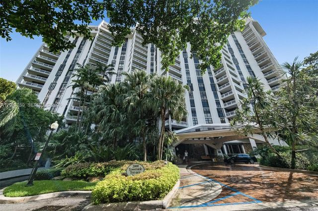 2000 Towerside ter 412, Miami, FL 33138