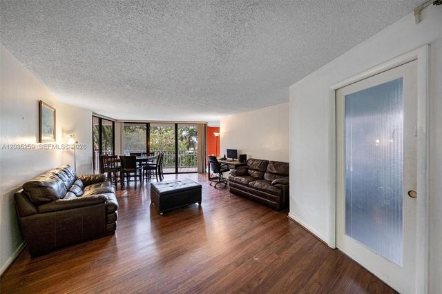 2000 Towerside ter 412, Miami, FL 33138