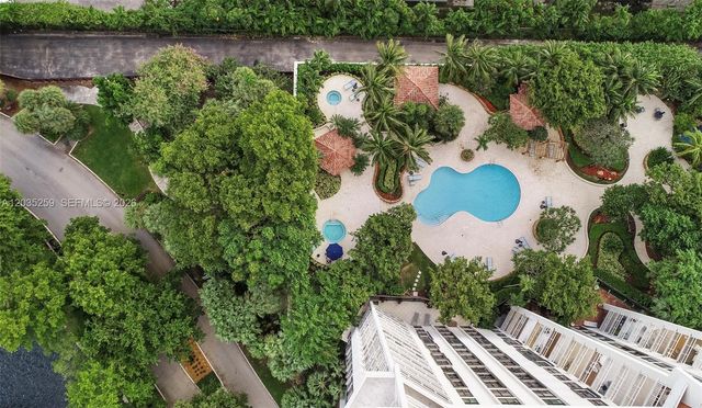 2000 Towerside ter 412, Miami, FL 33138