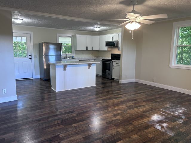 726 Cherrywood Ct, Ashland City, TN 37015