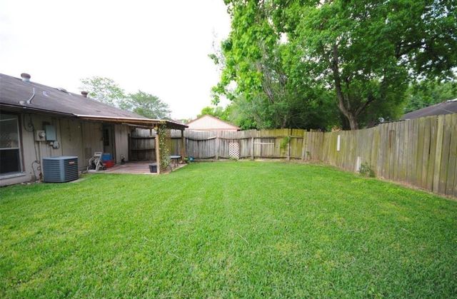 3727 Meadow Place Drive, Houston, TX 77082
