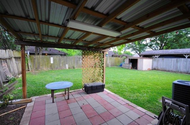 3727 Meadow Place Drive, Houston, TX 77082