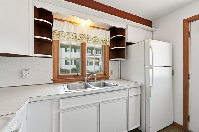 71 Chestnut St, Hatfield, MA 01038