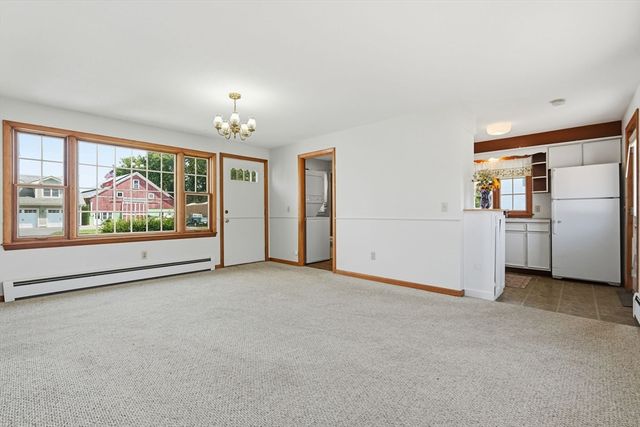 71 Chestnut St, Hatfield, MA 01038